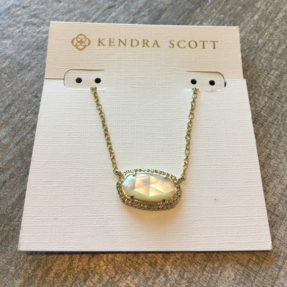 NWT Elisa Gold Pendant Necklace In White Pearl - Picture 3 of 6